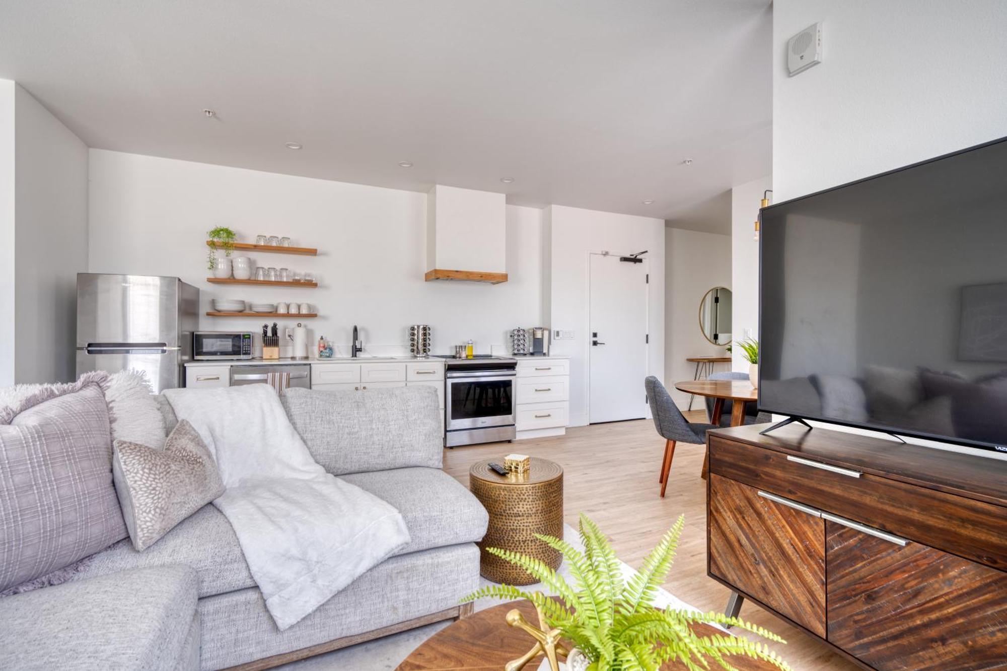 Apartment - Serenity- Stylish 2-bed Alberta Haven *