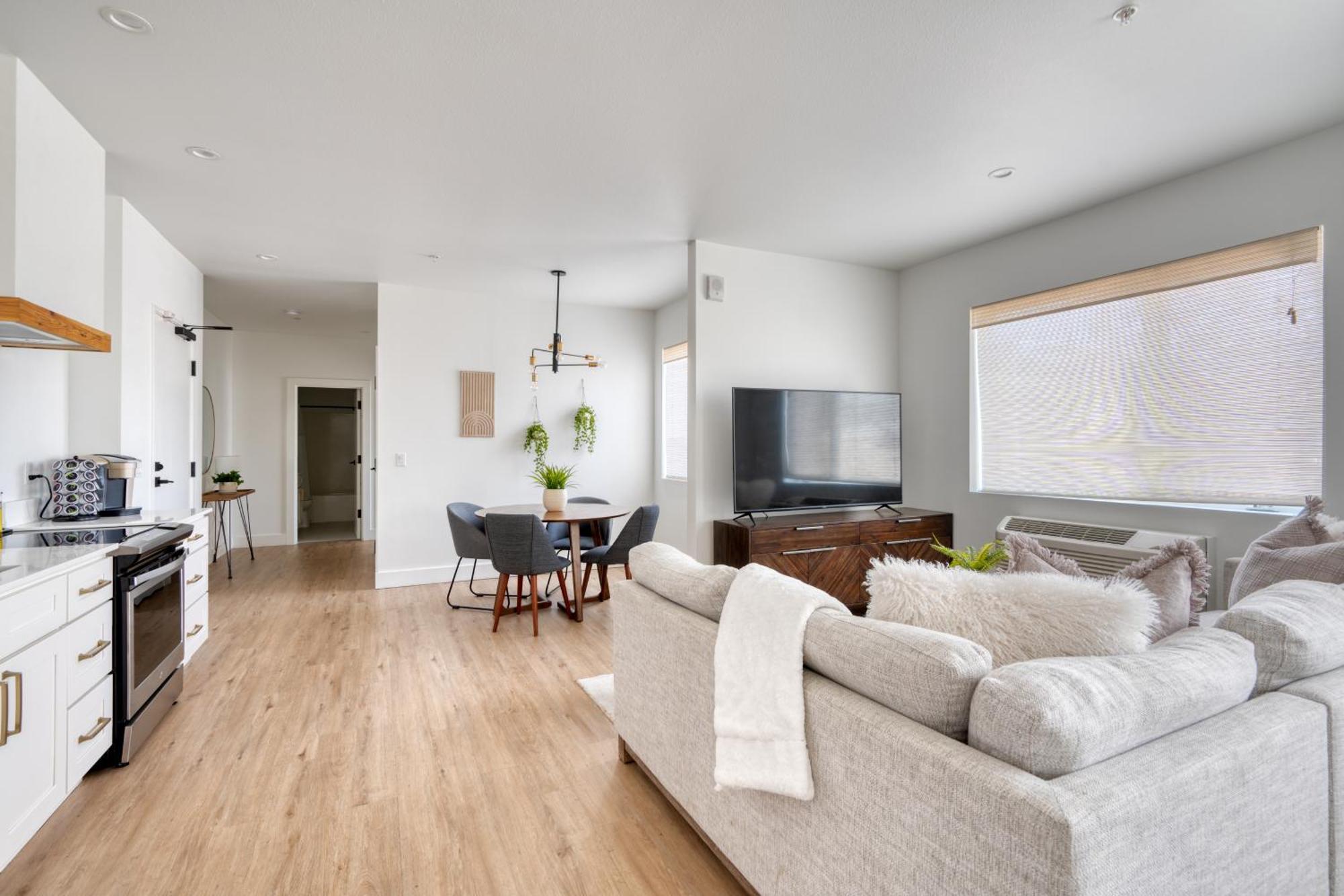 - Serenity- Stylish 2-bed Alberta Haven Portland