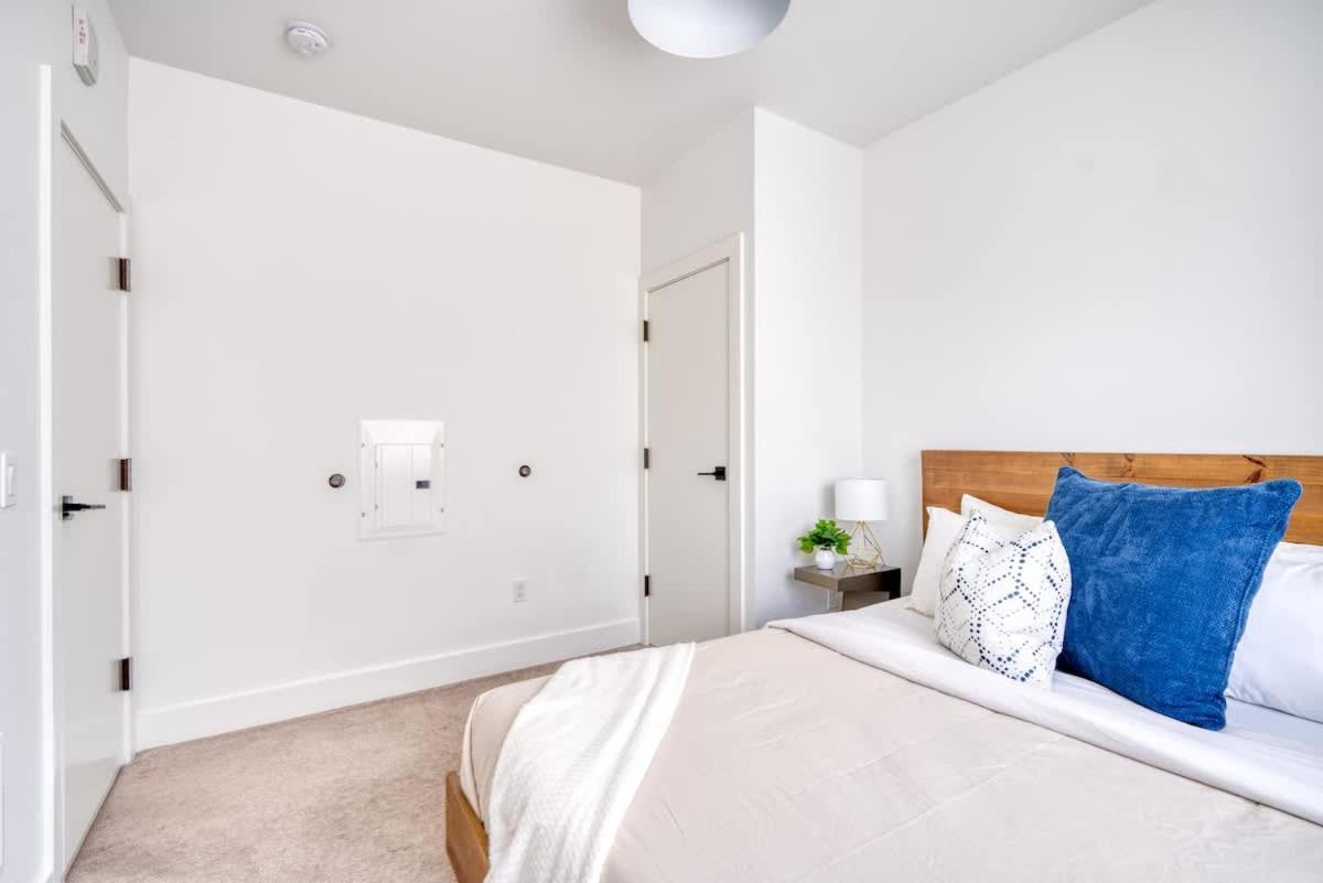 - Serenity- Stylish 2-bed Alberta Haven