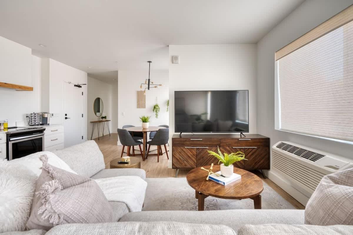 - Serenity- Stylish 2-bed Alberta Haven Portland